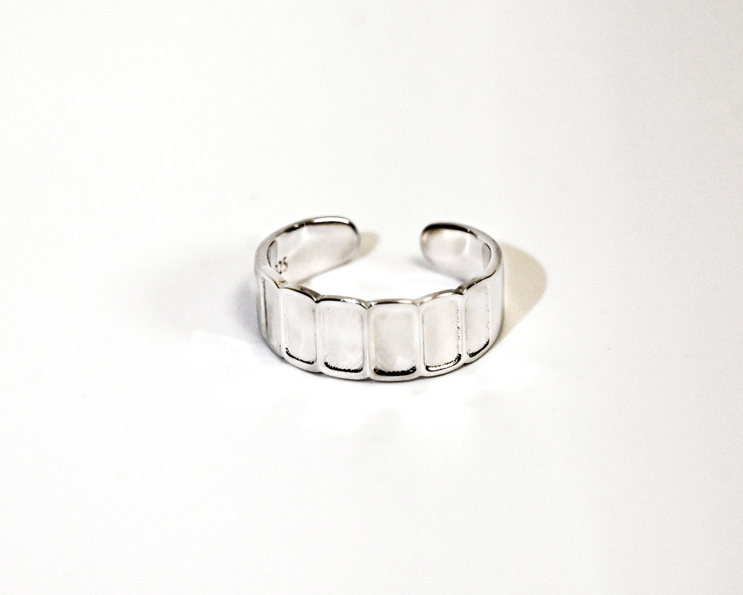 Chroma Reflection Ring